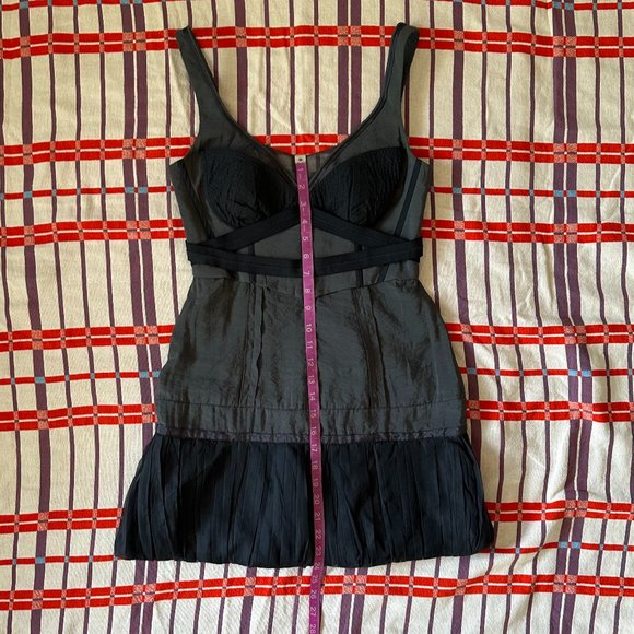 BCBG RUNWAY GREY/BLACK SLEEVELESS MINI DRESS. CORSET LIKE BODICE. SIZE 2. - Picture 11 of 12